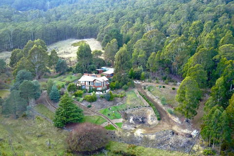 MAGICAL MOUNTAIN RETREAT - 20 Mins To CBD And Only 10 To MONA! - Accommodation Whitsundays 1