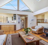 Malda's Retreat - air-con fireplace  outdoor spa - Accommodation Whitsundays
