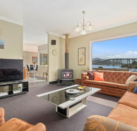 Manfield City Waterfront View Cottage - Accommodation Whitsundays