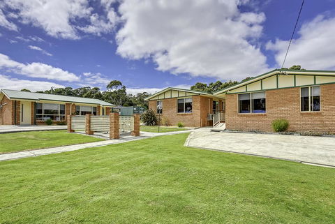 Masons Cottages - Accommodation Whitsundays 0