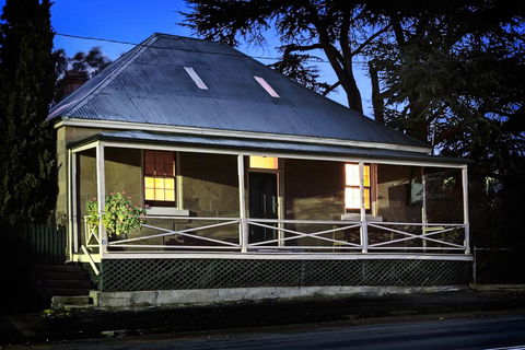 McCauley's Cottage - Accommodation Whitsundays 0