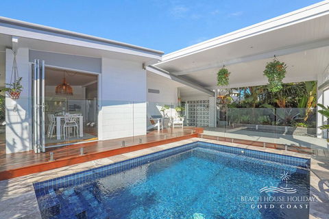 Miami Beachside Beach House - Accommodation Whitsundays 3