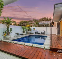Miami Beachside Beach House - Accommodation Whitsundays