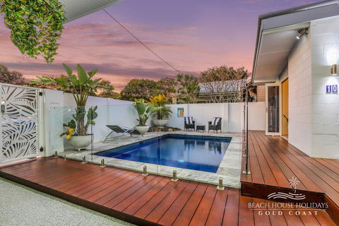 Miami Beachside Beach House - Accommodation Whitsundays 0