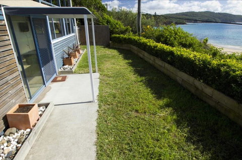 Mick's Apartment - Seal Rocks Beachfront - Accommodation Whitsundays 0