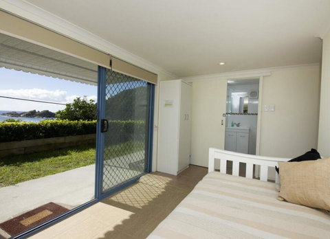 Mick's Apartment - Seal Rocks Beachfront - Accommodation Whitsundays 2