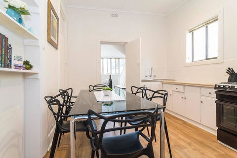 Minutes From The Beach, Shops And Parks! Free - Wifi - Nespresso - Netflix - Accommodation Whitsundays 2