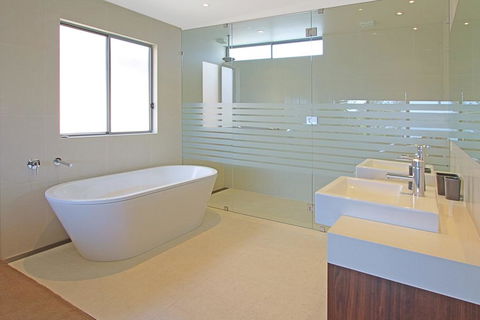 Mitchell 220 - BANNISTERS BEACH HOUSE - Accommodation Whitsundays 3
