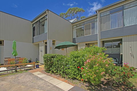 Mitchell Parade 3/11-13 - Accommodation Whitsundays 2