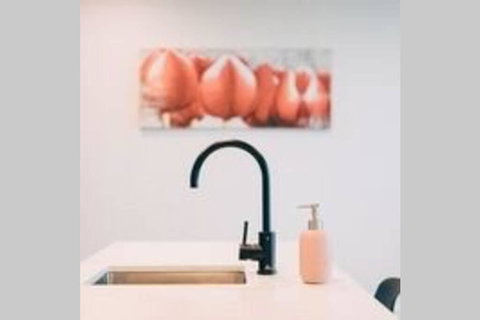 Modern Luxury 3 Bedroom Apartment With Sea Views - Accommodation Whitsundays 2