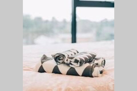 Modern Luxury 3 Bedroom Apartment With Sea Views - Accommodation Whitsundays 3