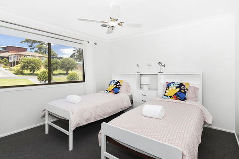 Mollymook Links - Accommodation Whitsundays 0
