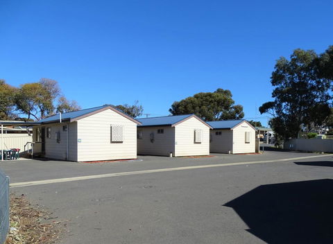 Moonta Bay Cabins - Accommodation Whitsundays 0