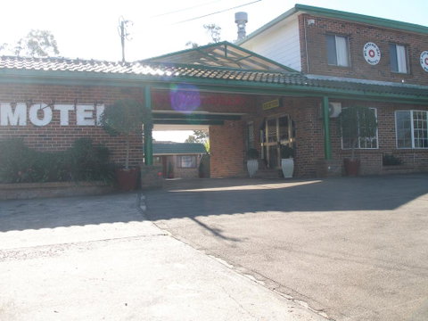 Mt Kuring-Gai Motel - Accommodation Whitsundays 1