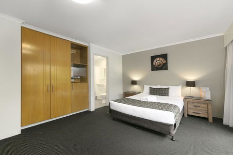 Mt Ommaney Hotel Apartments - Accommodation Whitsundays 0