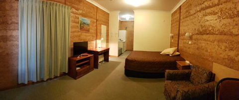 Mud Hut Motel - Accommodation Whitsundays 1