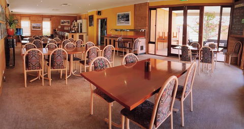 Mud Hut Motel - Accommodation Whitsundays 3