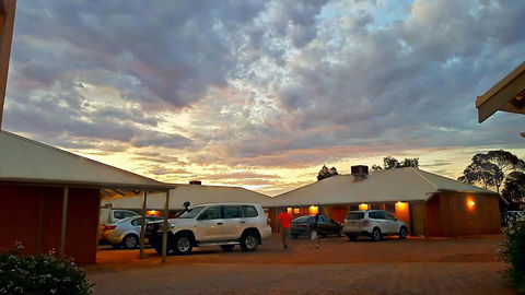 Mud Hut Motel - Accommodation Whitsundays 2