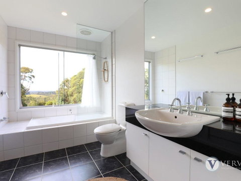 Myers Road Retreat Plus Guest House - Accommodation Whitsundays 1