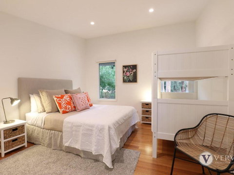Myers Road Retreat Plus Guest House - Accommodation Whitsundays 2