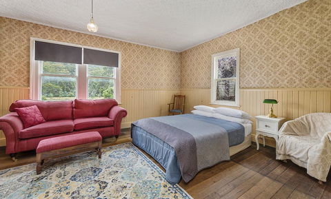 National Park Hotel - Accommodation Whitsundays 2