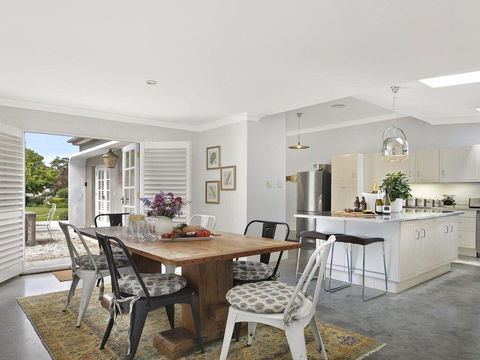 Nattai Lodge - House & Cottage In Beautiful Garden - Accommodation Whitsundays 1