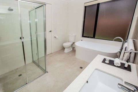 Neagles Retreat Villas - Accommodation Whitsundays 2