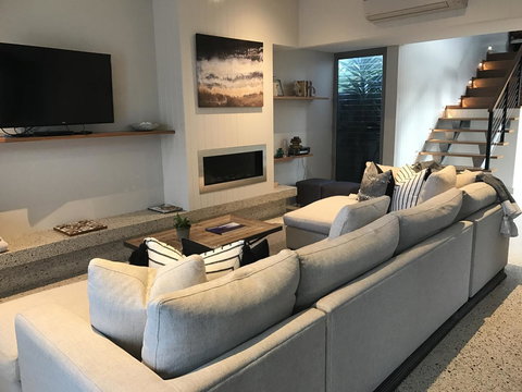 The Urban Beach House - Accommodation Whitsundays 5