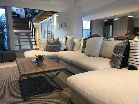 The Urban Beach House - Accommodation Whitsundays 0