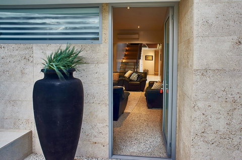 The Urban Beach House - Accommodation Whitsundays 6