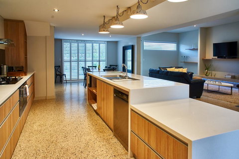 The Urban Beach House - Accommodation Whitsundays 8