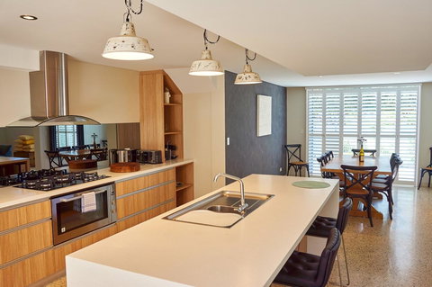 The Urban Beach House - Accommodation Whitsundays 4