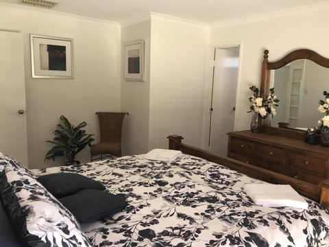 Blue Lake Family Retreat - Accommodation Whitsundays 0