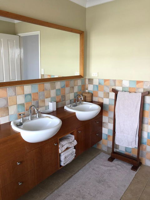 Mullaloo Beachfront Retreat - Accommodation Whitsundays 7