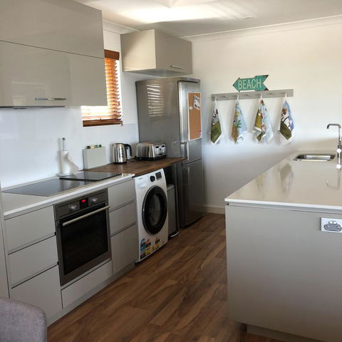 Mullaloo Beachfront Retreat - Accommodation Whitsundays 5