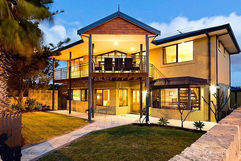 Mullaloo Beachfront Retreat - Accommodation Whitsundays 0