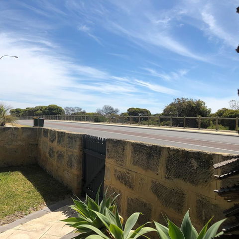 Mullaloo Beachfront Retreat - Accommodation Whitsundays 10