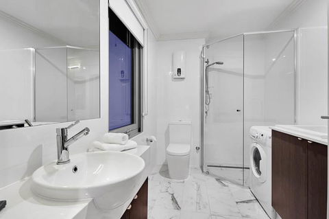 Attika Hotel - Accommodation Whitsundays 1