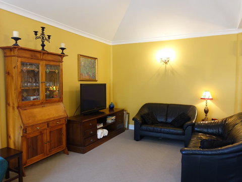 The Blacksmiths Cottage - Accommodation Whitsundays 11