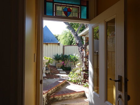The Blacksmiths Cottage - Accommodation Whitsundays 8