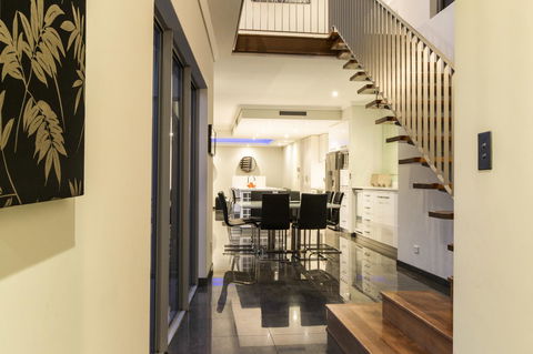 Ambar Villa Between City And Freo - Accommodation Whitsundays 17
