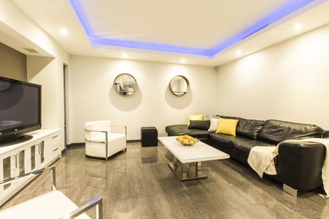 Ambar Villa Between City And Freo - Accommodation Whitsundays 5