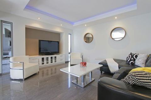 Ambar Villa Between City And Freo - Accommodation Whitsundays 2