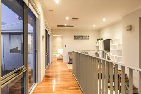 Ambar Villa Between City And Freo - Accommodation Whitsundays 20