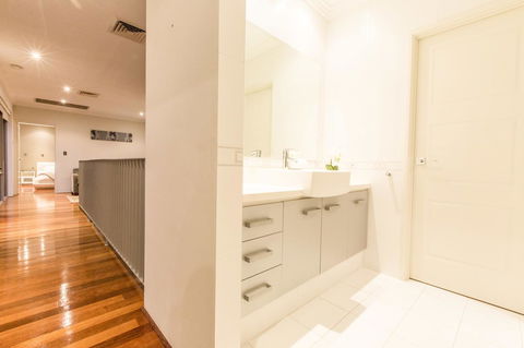 Ambar Villa Between City And Freo - Accommodation Whitsundays 18