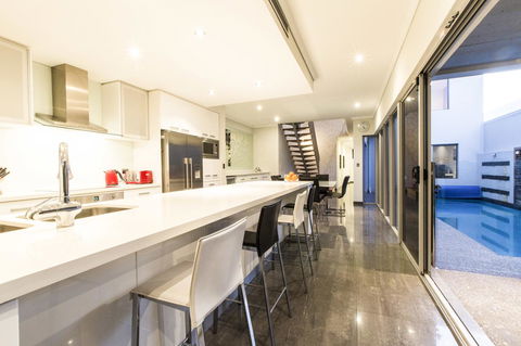Ambar Villa Between City And Freo - Accommodation Whitsundays 13