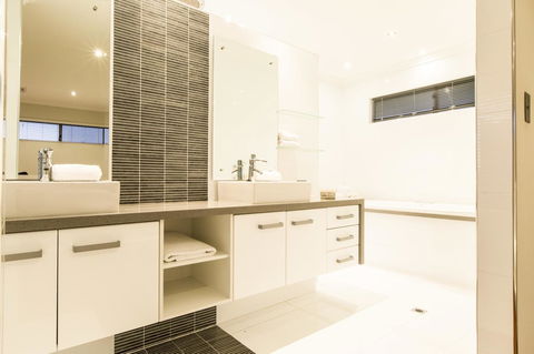 Ambar Villa Between City And Freo - Accommodation Whitsundays 25