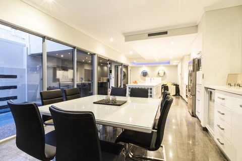 Ambar Villa Between City And Freo - Accommodation Whitsundays 6