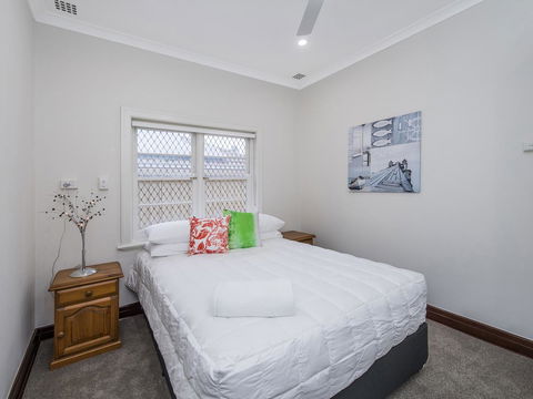 Luxury Federation Style Home - Sleeps 10 - Accommodation Whitsundays 12