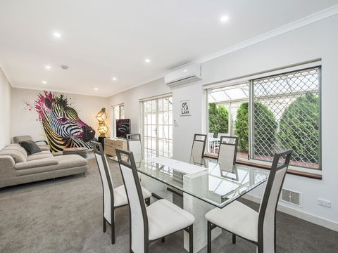 Luxury Federation Style Home - Sleeps 10 - Accommodation Whitsundays 0